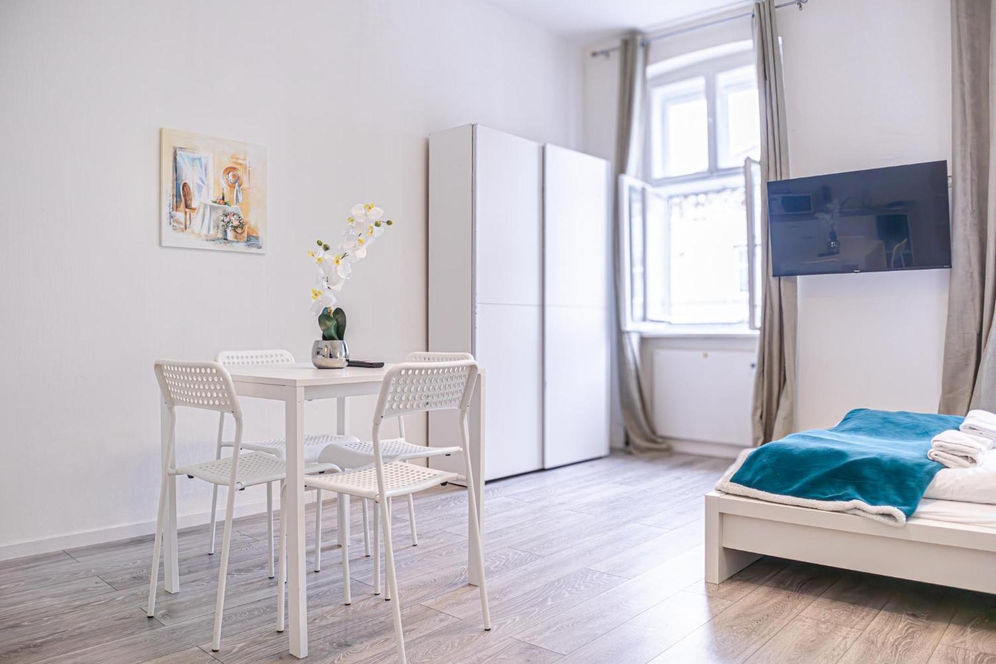 Trendy Free Coffee - Wiener Stadthalle Apartment